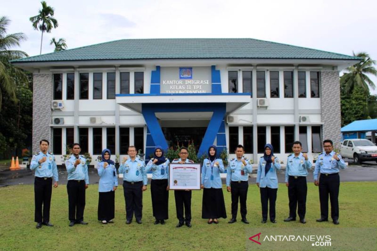 Jumlah penerbitan paspor di kantor Imigrasi Tanjung Pandan turun 64,04 persen