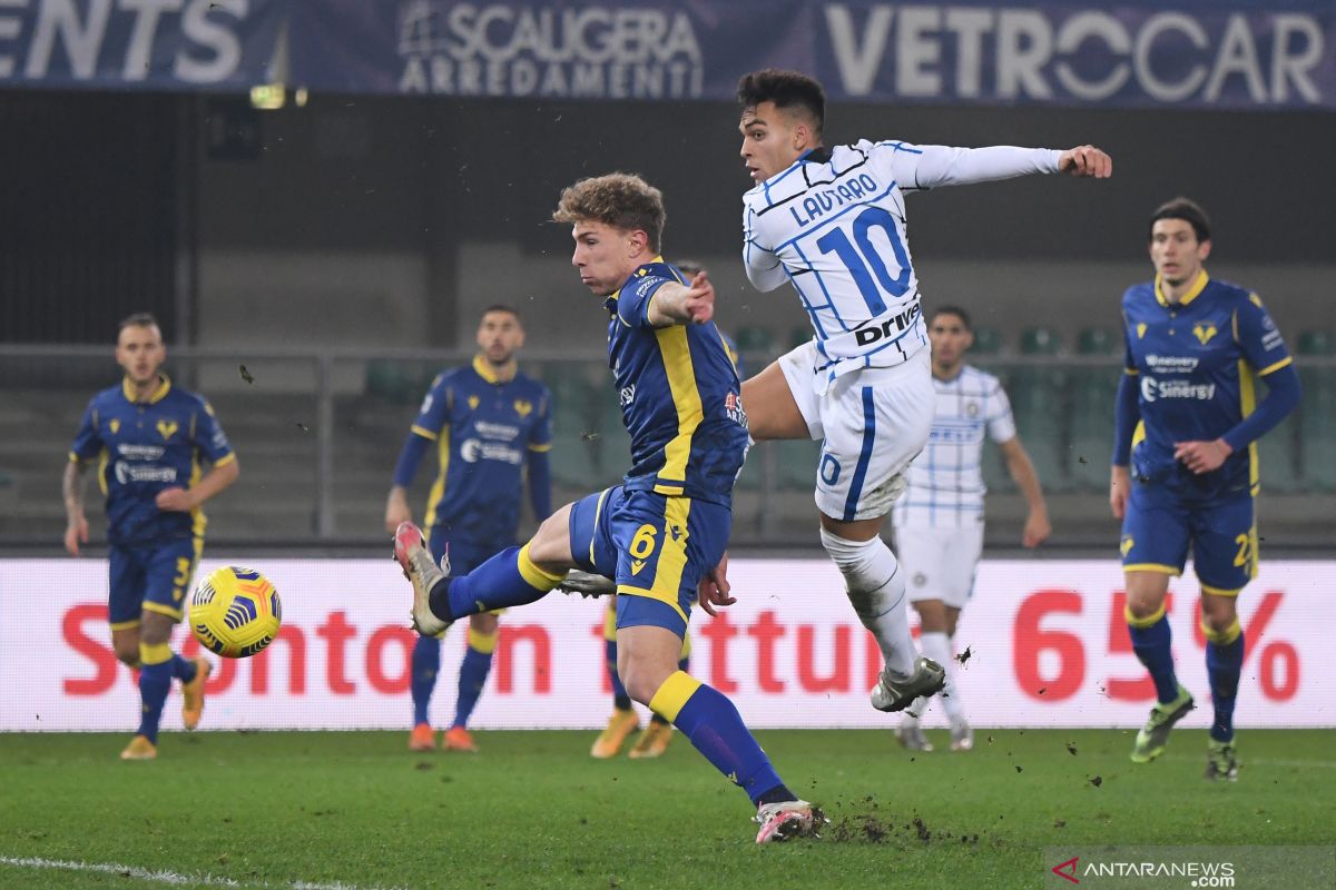 Inter Milan rebut pucuk klasemen usai  taklukkan Verona 2-1