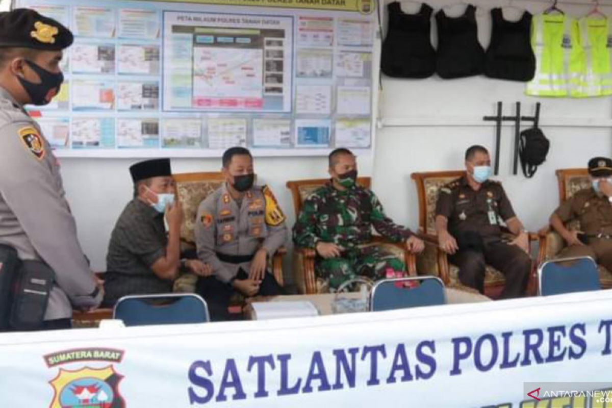 Amankan Natal 2020 dan tahun baru 2021 Polres Tanah Datar dirikan pos keamanan dititik keramaian