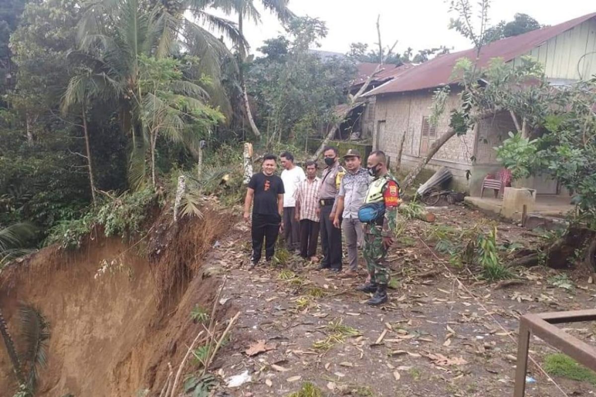 Terjadi tanah longsor di Kecamatan Salapian Langkat, warga diminta berhati-hati
