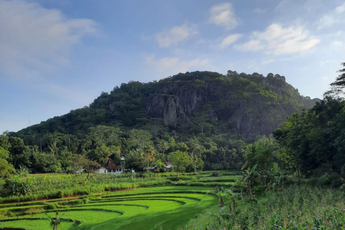 Objek wisata Gunung Api Nglanggeran Gunung Kidul ditutup pada malam Tahun Baru 2021