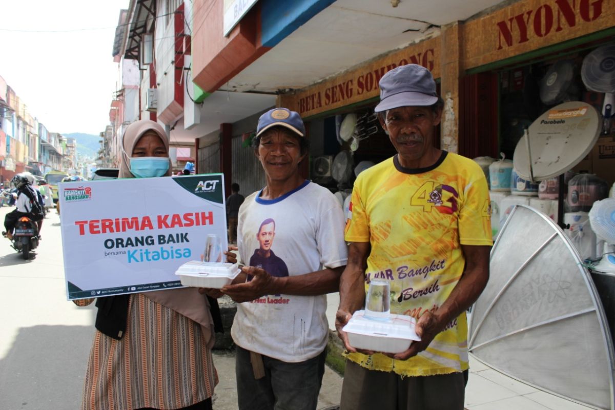 ACT-MRI Maluku selenggarakan operasi makan gratis untuk pekerja harian di Ambon