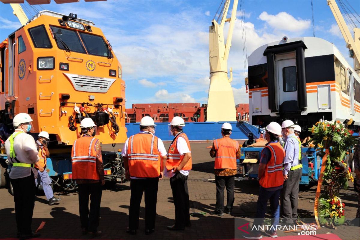 PT INKA's three locomotives, 15 coaches arrive at Manila Harbour