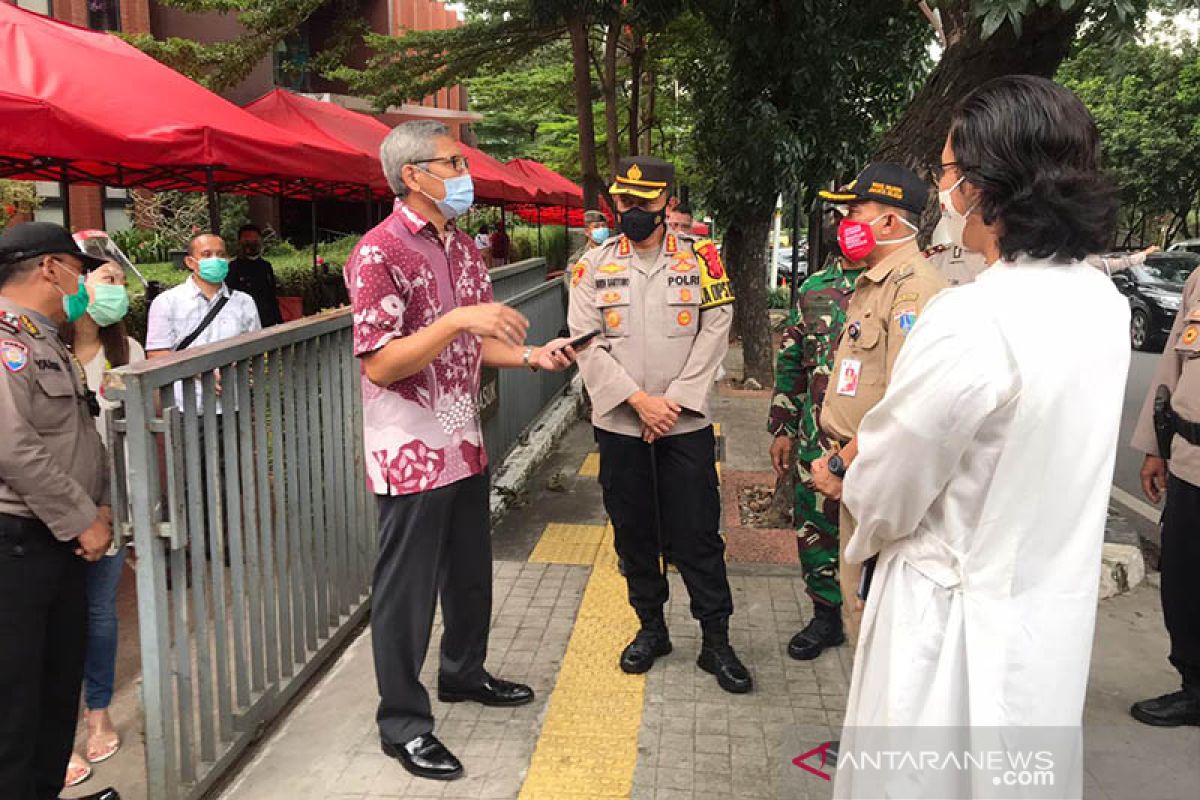 Wakil Wali Kota Jakarta Selatan patroli pantau Misa Malam Natal