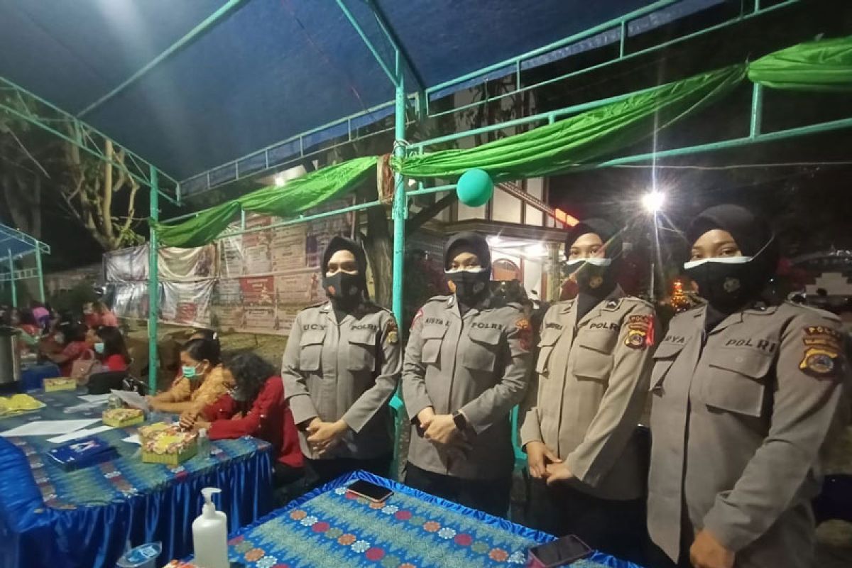 Polisi jaga ibadah malam natal di Gereja GKST Effata Palu