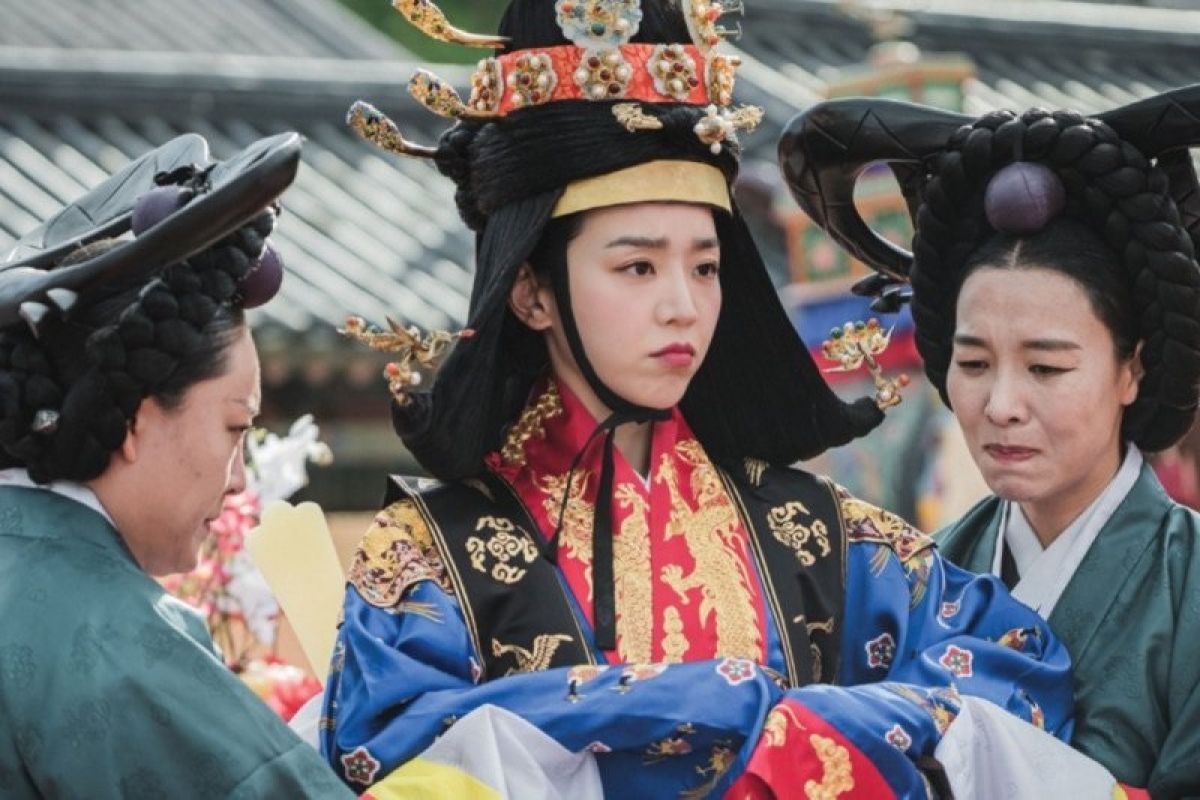 Tujuh fakta menarik tentang Shin Hye Sun, pemain "Mr. Queen"