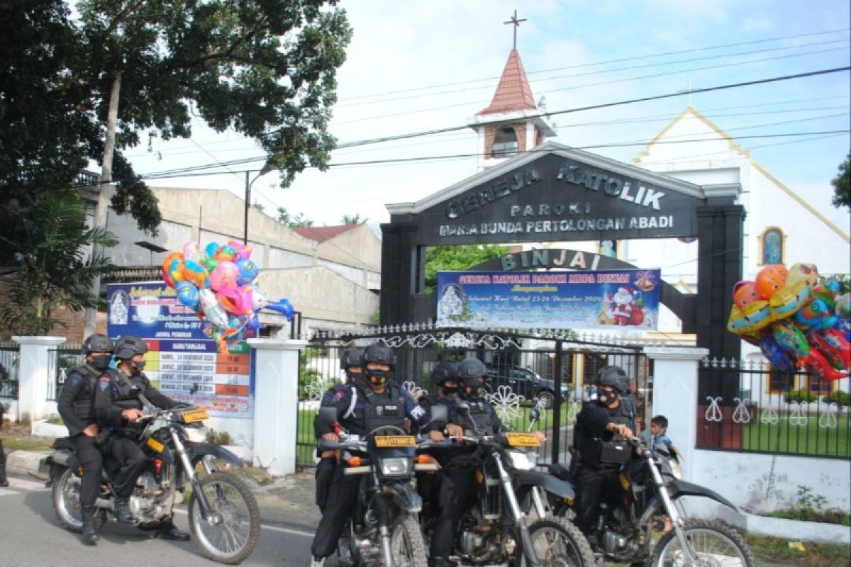 Brimob Polda Sumut lakukan patroli  jaga perayaan Natal