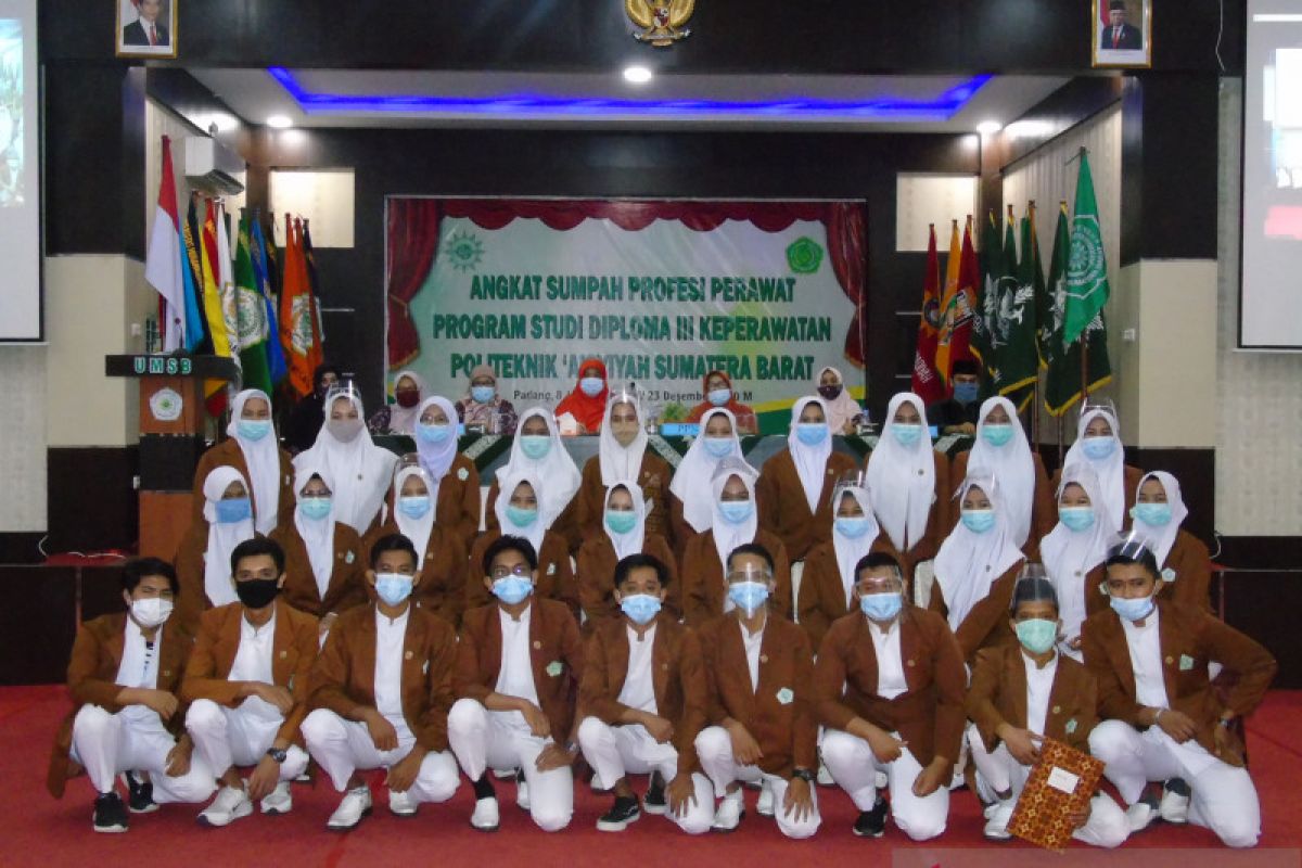 Politeknik  Aisyiyah gelar acara sumpah profesi perawat dan Baitul Arqam Purna