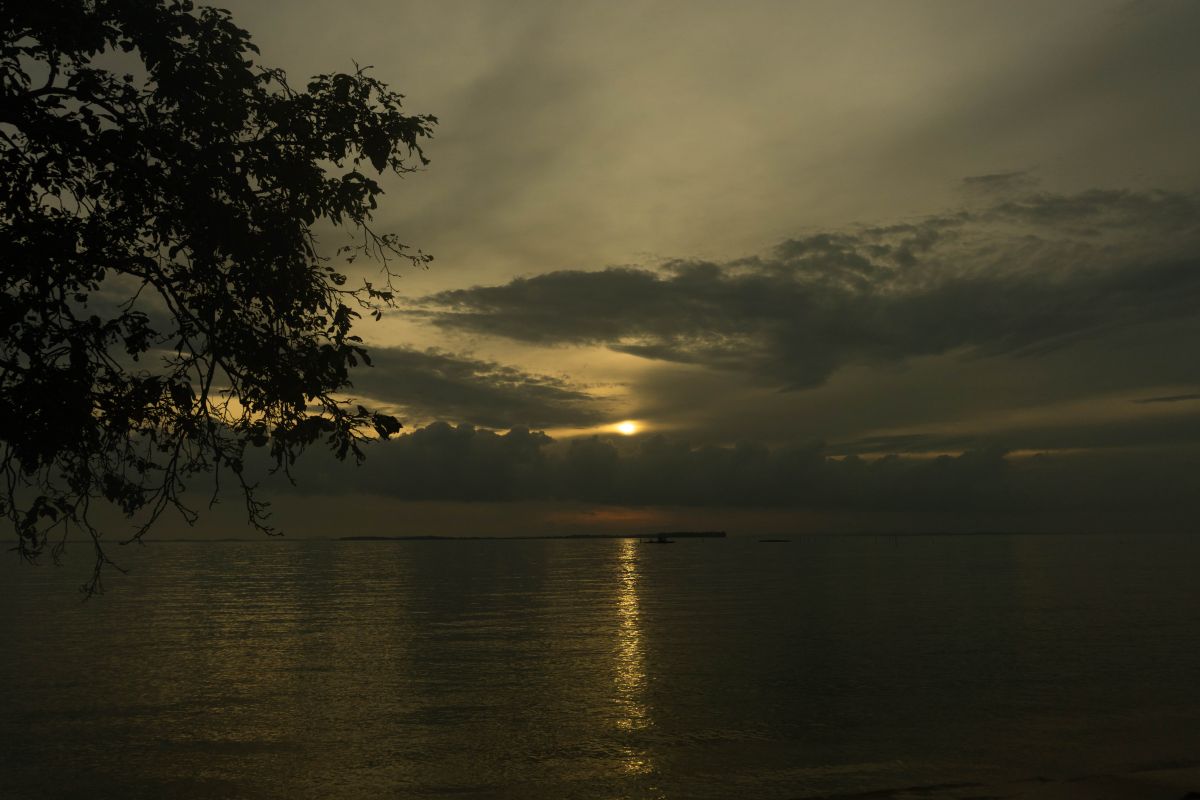 Sunset Pantai Tanjung Siambang di Pesisir Dompak