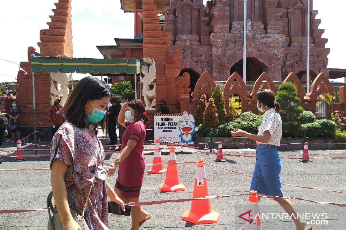 Jemaat di Gereja Katedral Denpasar patuhi protokol kesehatan