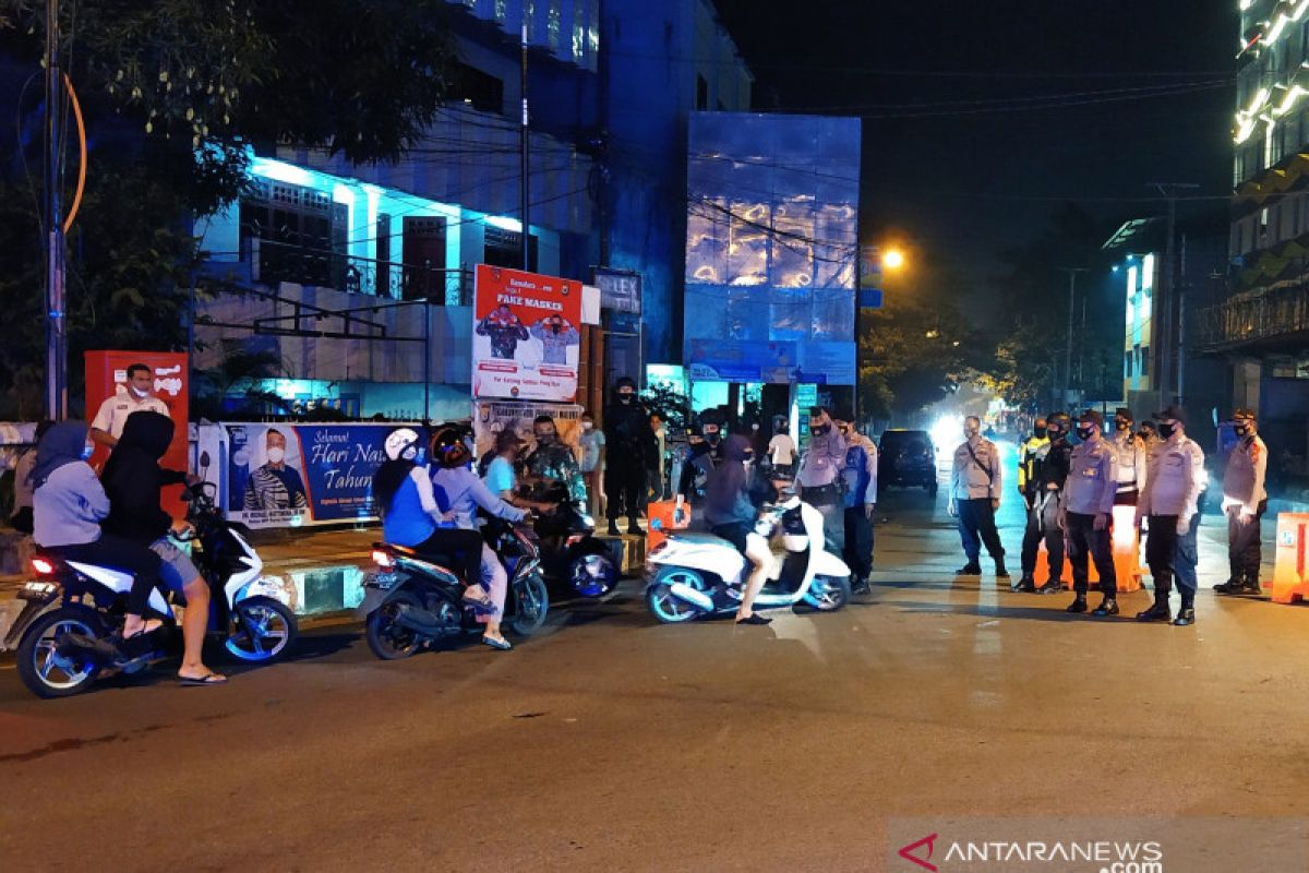 TNI-Polri sekat konvoi malam Natal di Ambon