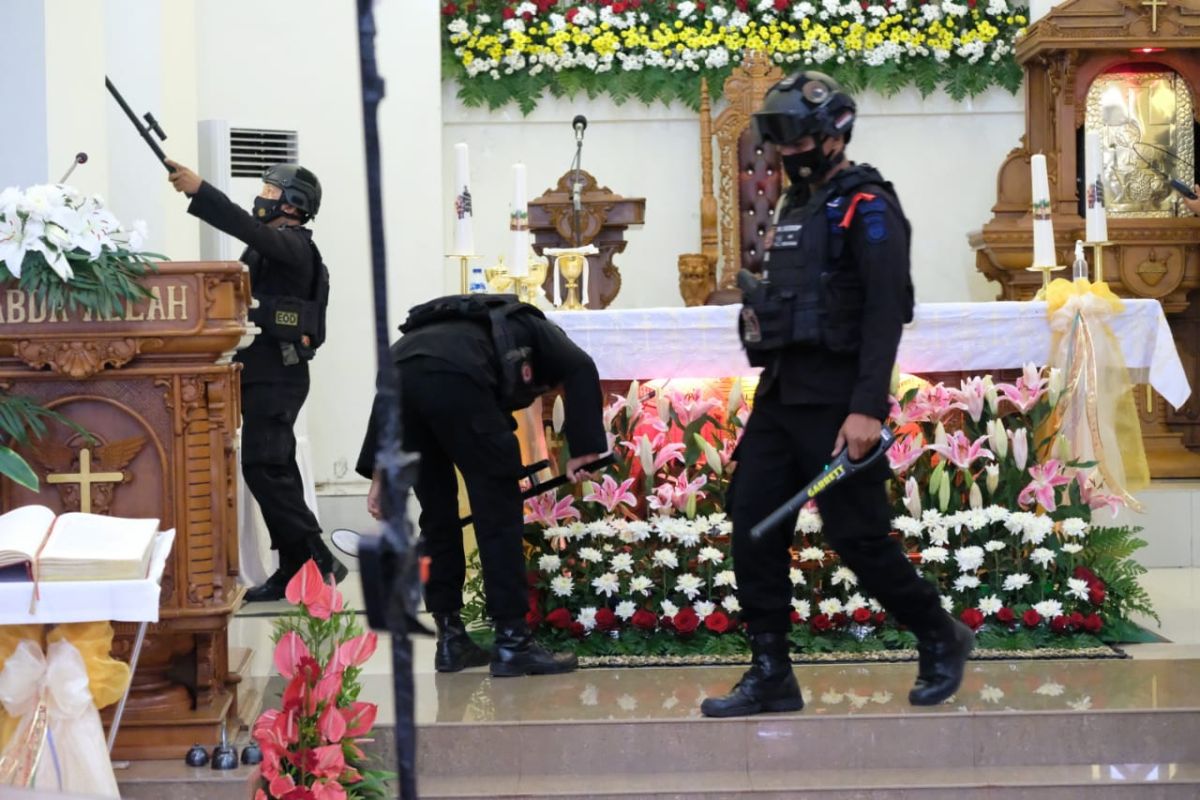 Polda Malut seterilkan tiga gereja di Ternate antisipasi aksi teror