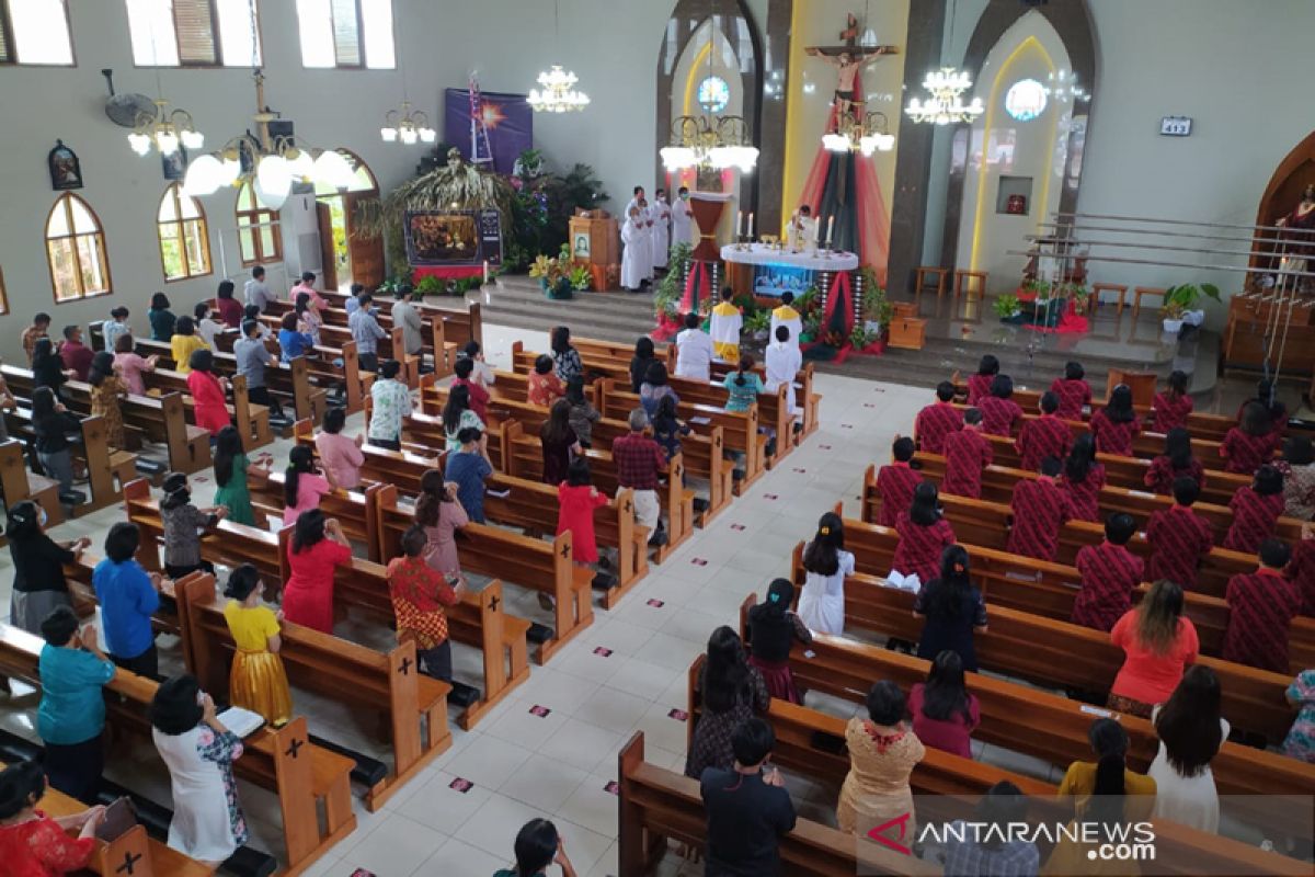 Hindari COVID-19, gereja di Bengkulu terapkan sesi ibadah Natal