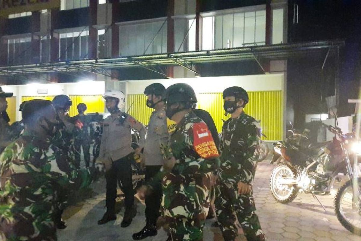Personel TNI-Polri di Timika patroli bersama berikan kenyamanan Natal