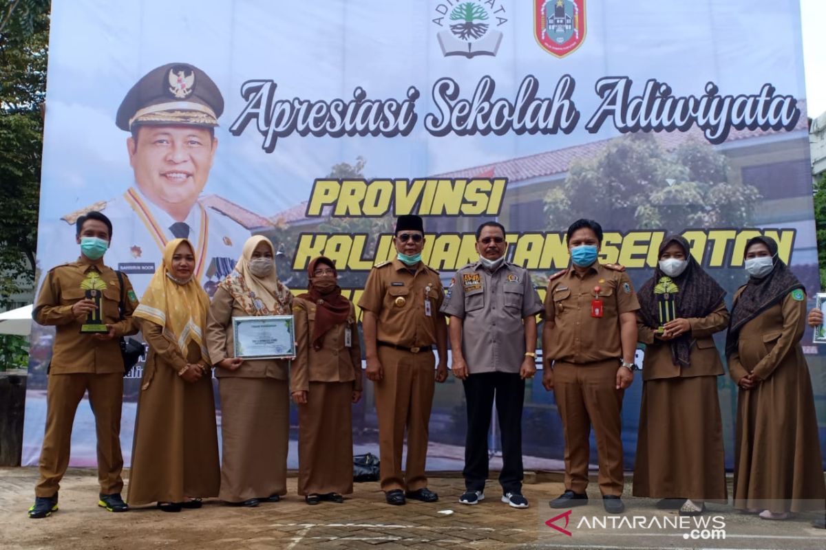 Tanah Bumbu's two schools win provincial Adiwiyata
