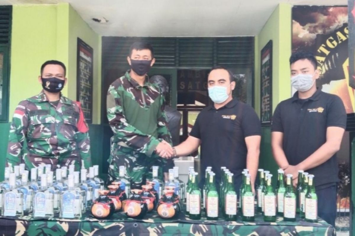 Satgas Pamtas gagalkan penyelundupan minuman keras di Kalbar