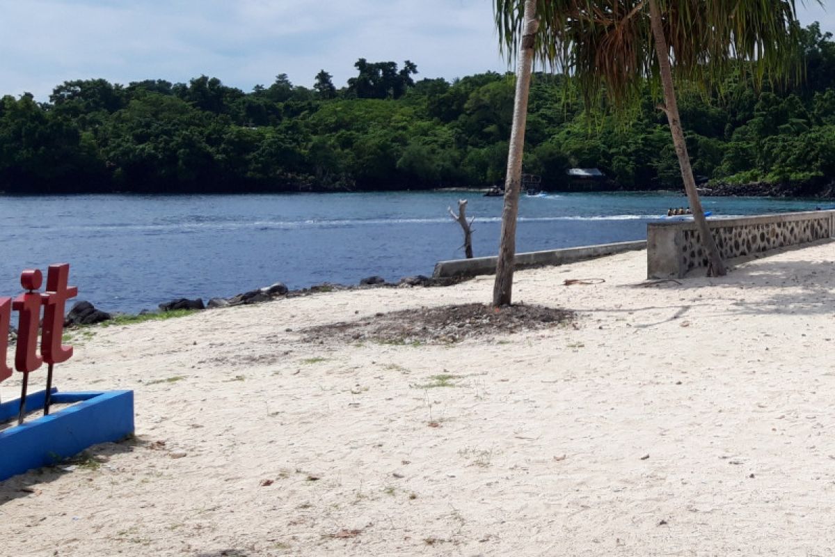 Sejumlah lokasi wisata di Kota Ternate minim pengunjung akibat cuaca buruk