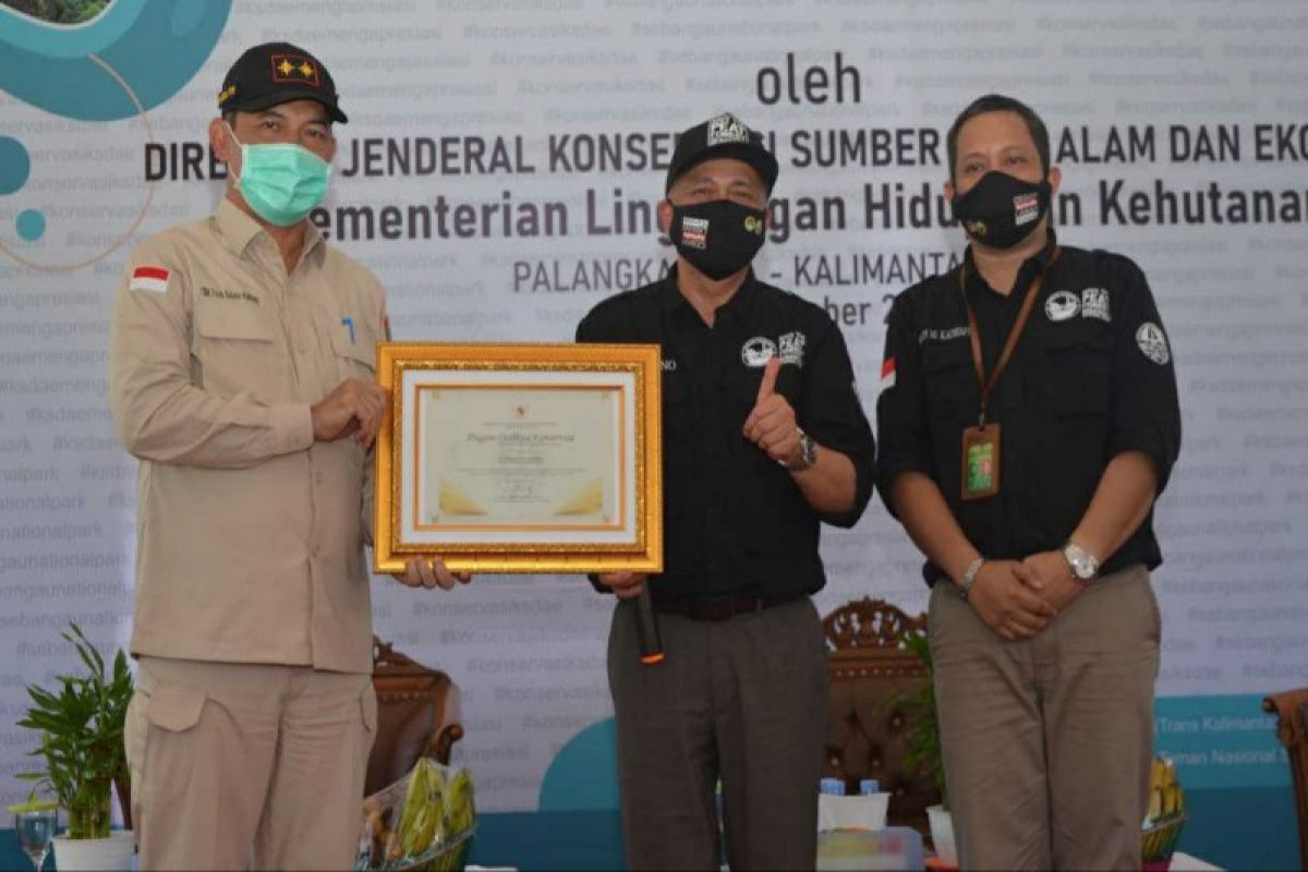 KLHK berikan Penghargaan Dedikasi Konservasi kepada Gubernur Kalteng