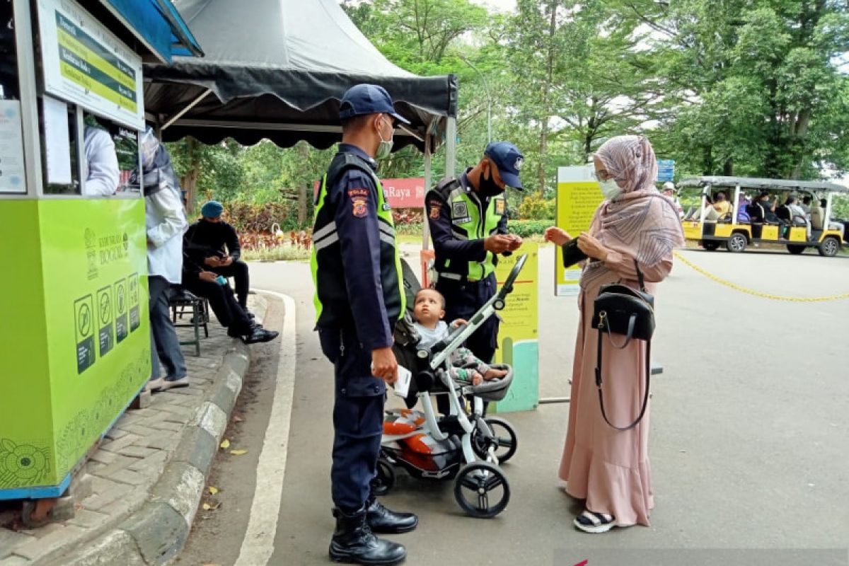 Pengunjung Kebun Raya Bogor menurun akibat penerapan wajib perlihatkan hasil tes