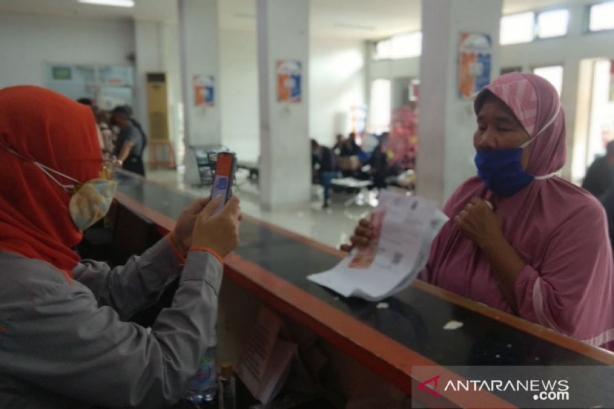 Kantor Pos Kota Bekasi salurkan Rp2,8 miliar bansos provinsi