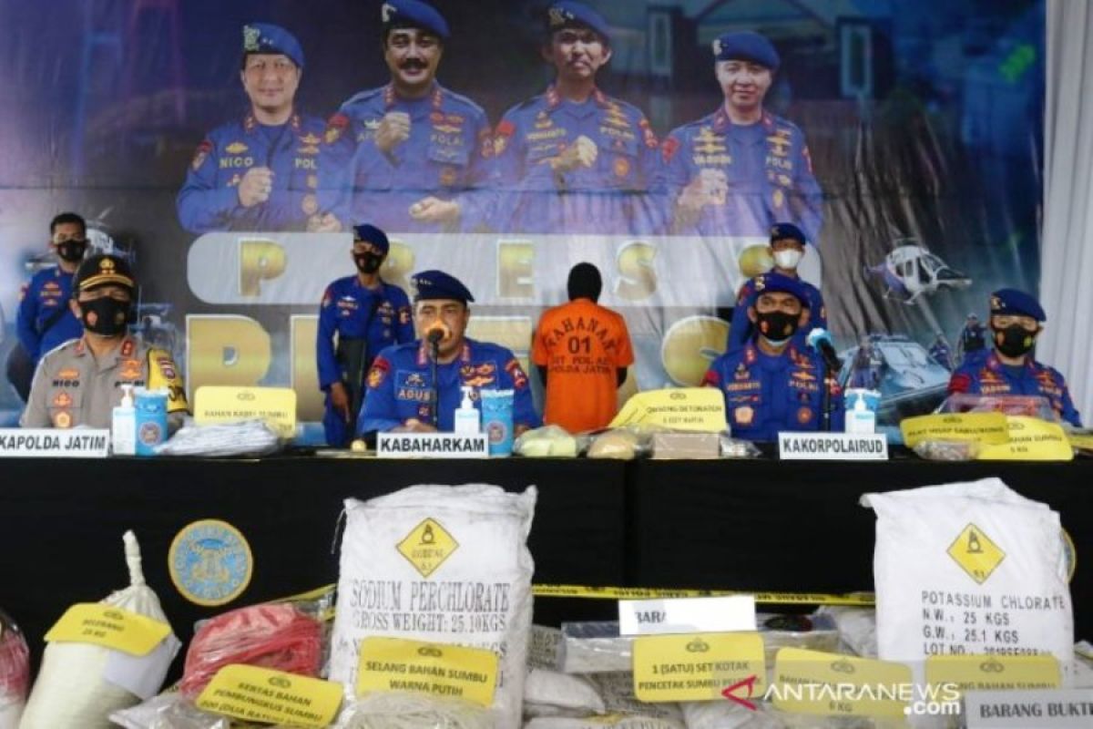 Polisi bongkar tempat penyimpanan 2,4 ton bom ikan di Bangkalan