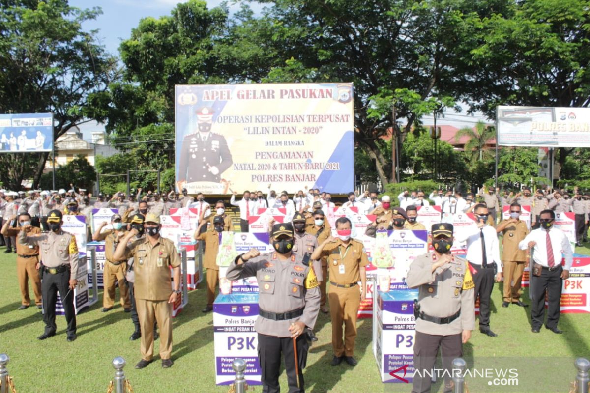 Kapolres serahkan alat cuci tangan portabel ke KTB