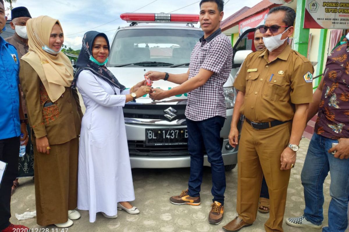 Dewan serahkan dua unit ambulan untuk puskesmas dan klinik di Aceh Utara