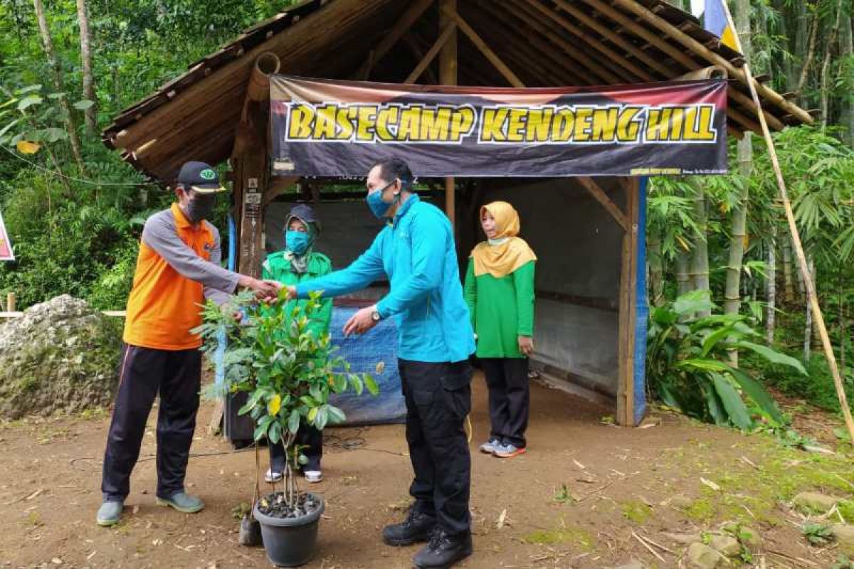 Lembaga Lingkungan Hidup Aisyiyah Magelang tanam ratusan pohon