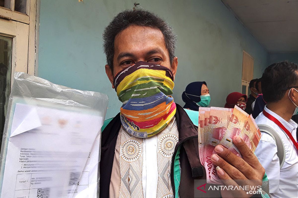Jokowi: Dana bansos jangan digunakan untuk beli rokok