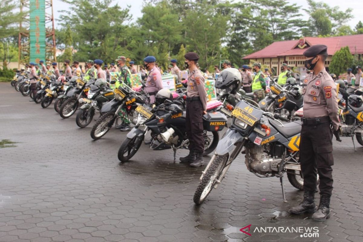 Brimob dan TNI Jambi bagikan sembako untuk warga terdampak COVID-19