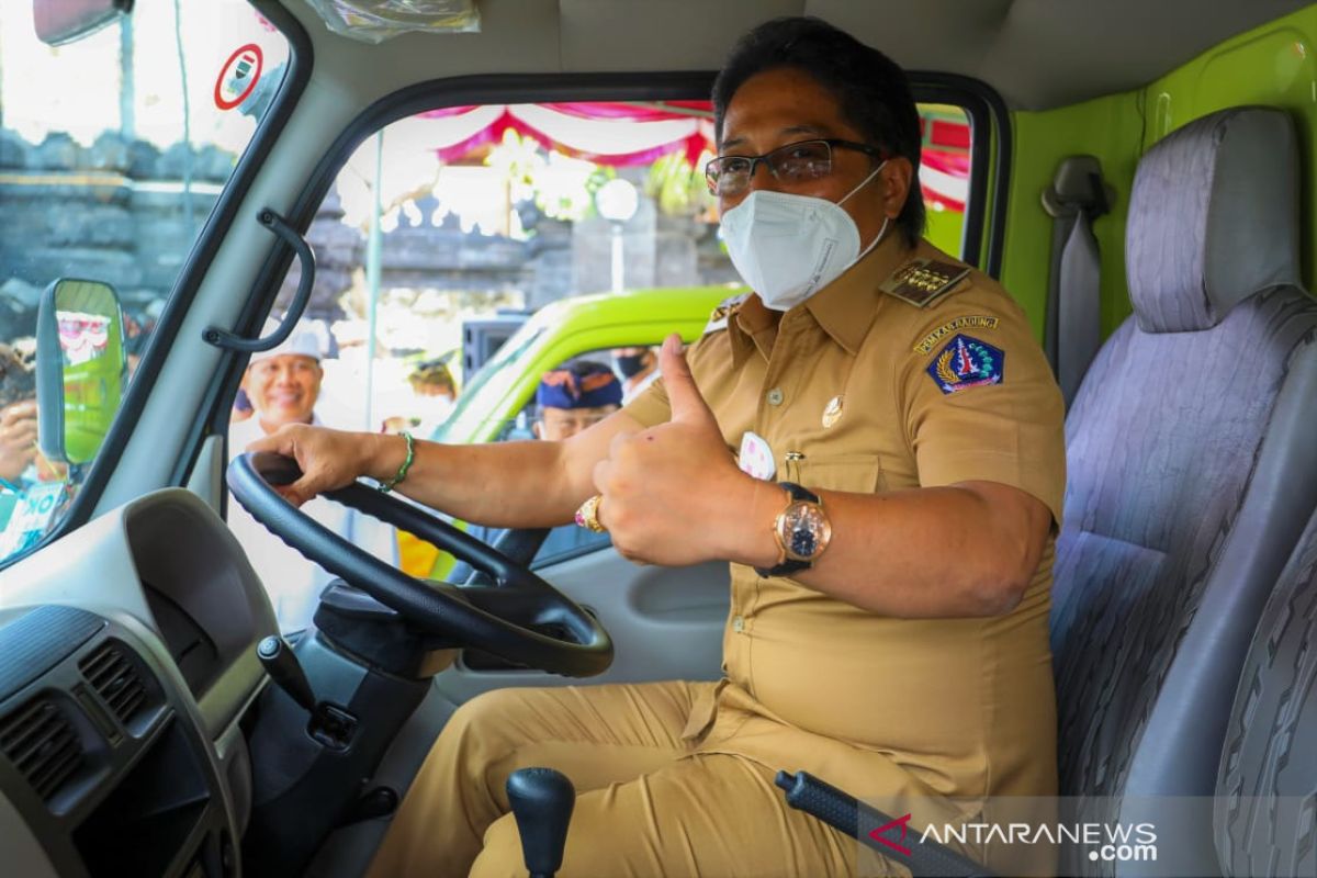 Badung serahkan hibah sarana kelola sampah ke 