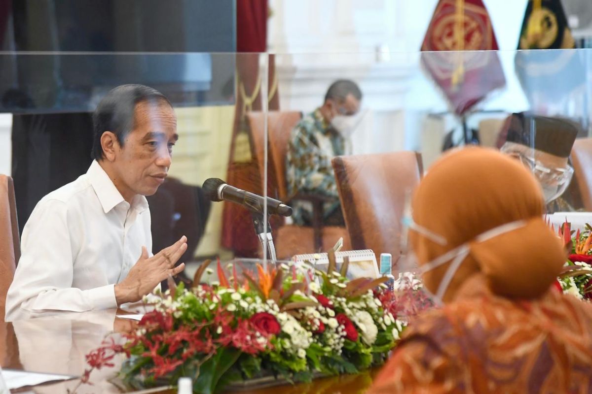 Presiden Jokowi ubah bansos sembako menjadi bantuan tunai