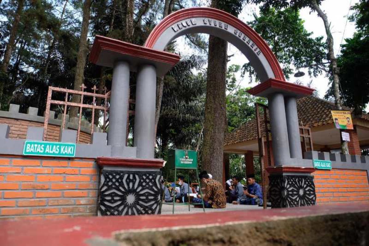 Kebun Raya Gunung Tidar Kota Magelang  ditutup sementara