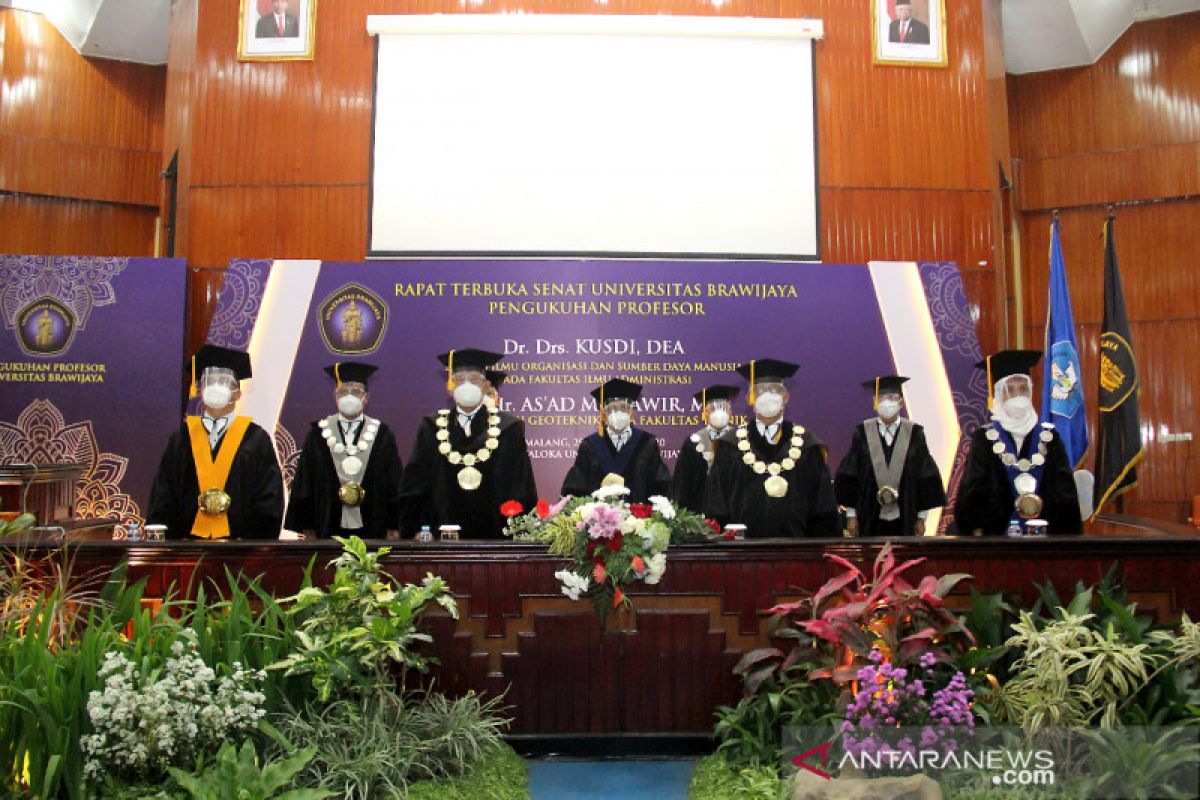 Universitas Brawijaya  kukuhkan dua profesor di penghujung tahun 2020