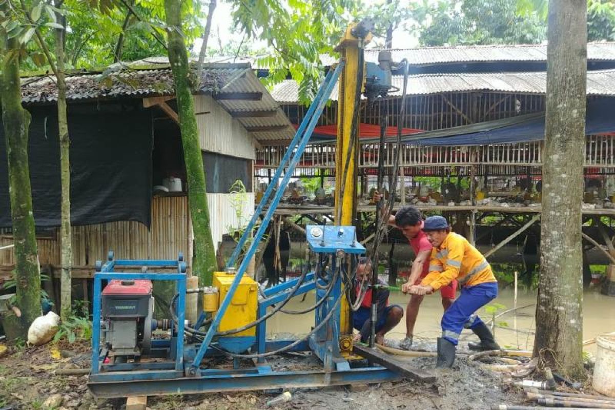 UI bantu penyediaan air bersih dengan sumur artesis bagi warga Tajur Halang Bogor