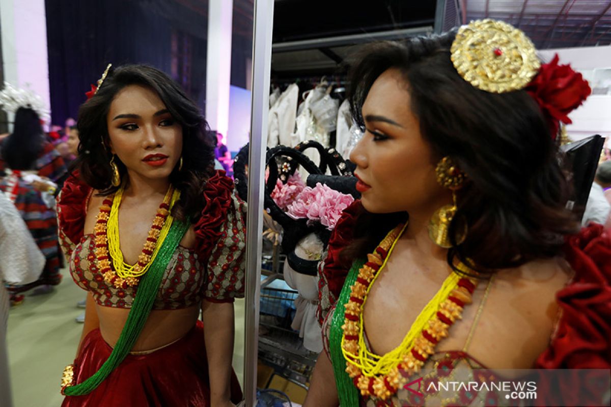 Kontes kecantikan di Nepal pertama kalinya diikuti finalis transgender