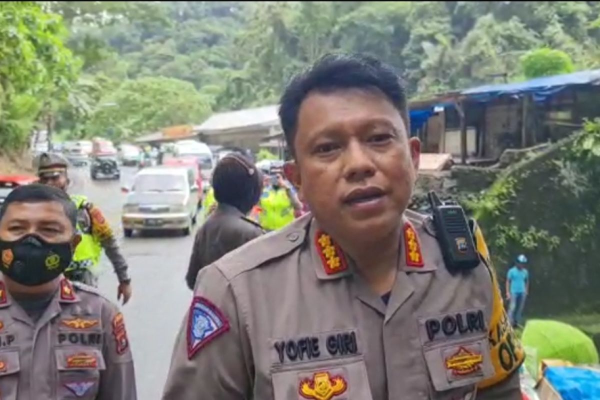 Arus lalu lintas di kawasan Lembah Anai padat lancar pasca-kecelakaan beruntun