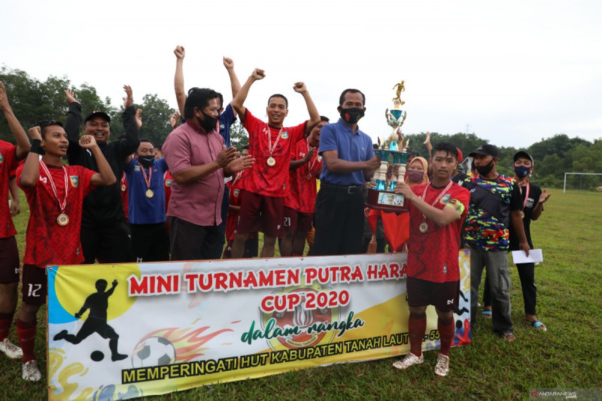 Bupati bangga kaum muda Desa Bumi Jaya adakan turnamen sepak bola