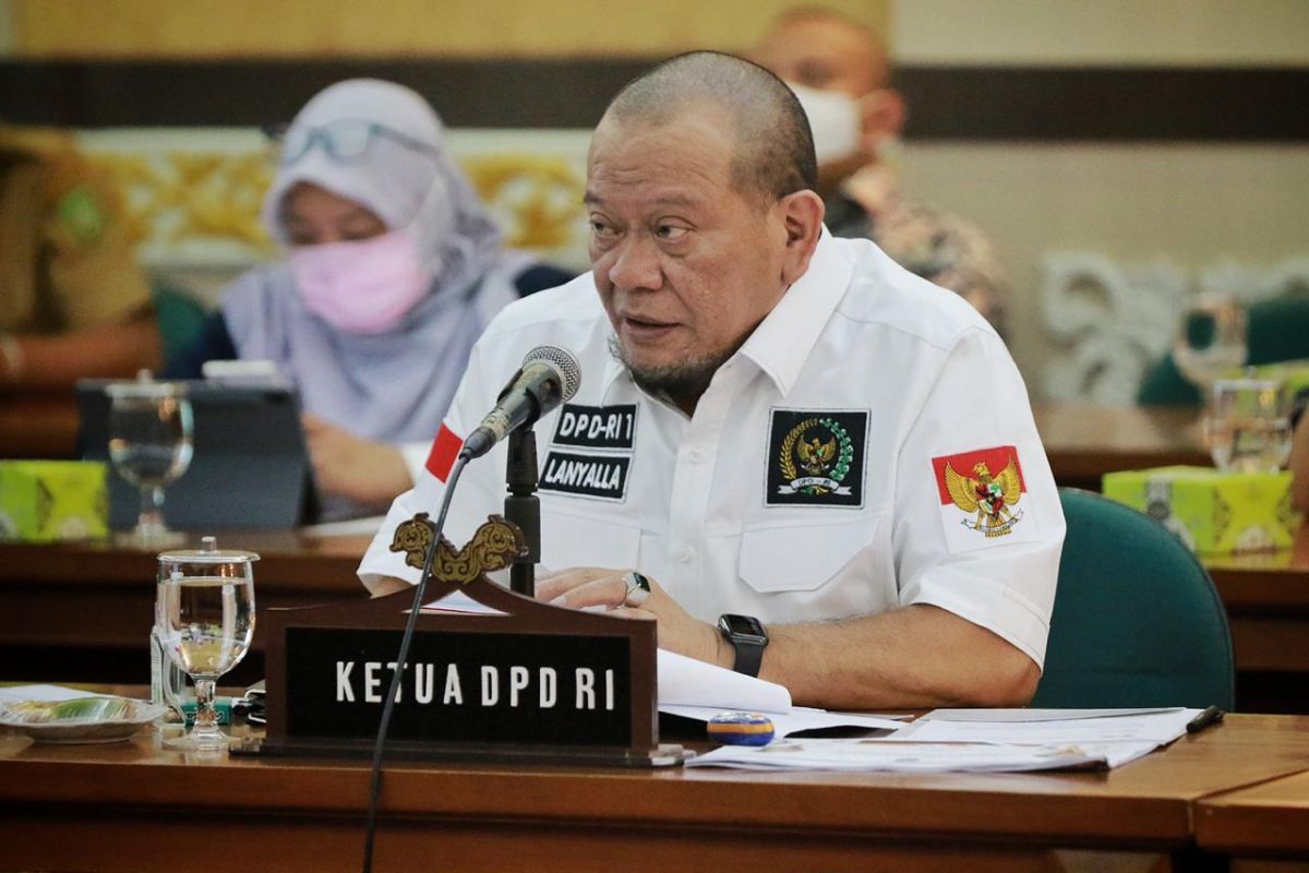 Ketua DPD RI minta senator ikut mengawasi penyaluran bansos