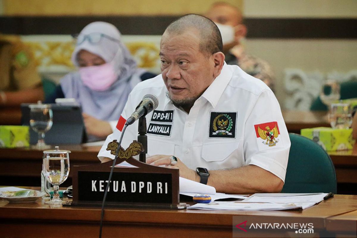 Ketua DPD RI minta senator ikut awasi penyaluran bansos