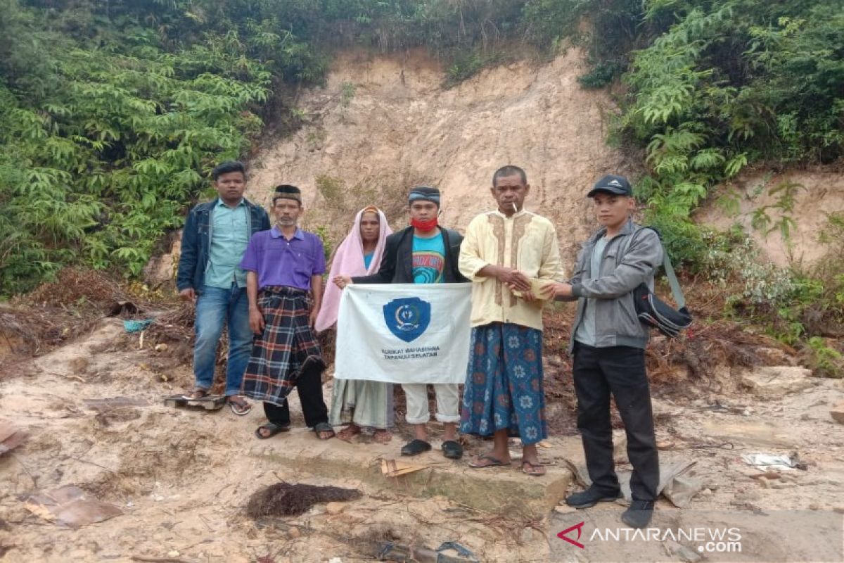 Serma Tapsel dan IPMA Luat Harangan salurkan bantuan untuk korban longsor Dolok Sordang Sipirok