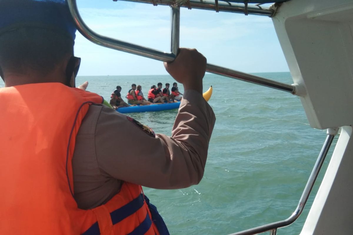 Libur tahun baru, Polair Polres Pandeglang pantau objek wisata pantai