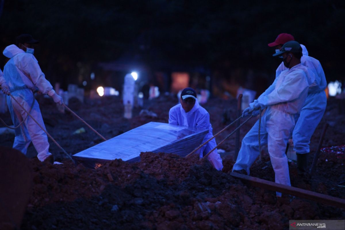 543 jenazah COVID-19 dimakamkan dengan cara tumpang di TPU Jakbar