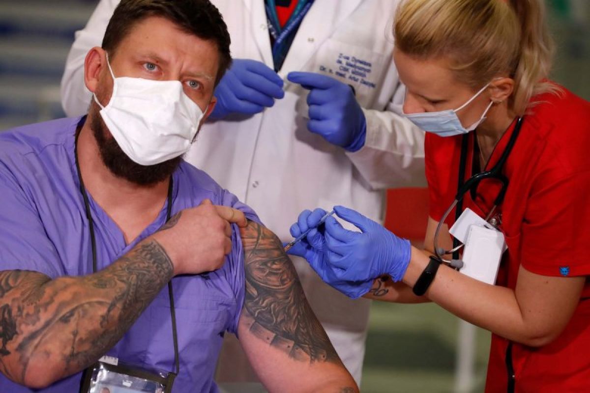 Petugas layanan kesehatan di Jerman masih dirawat usai overdosis vaksin