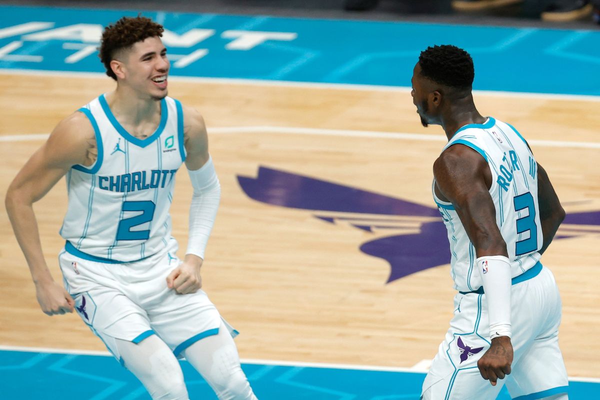 LaMelo Ball bawa  Charlotte Hornets lewati Mavericks