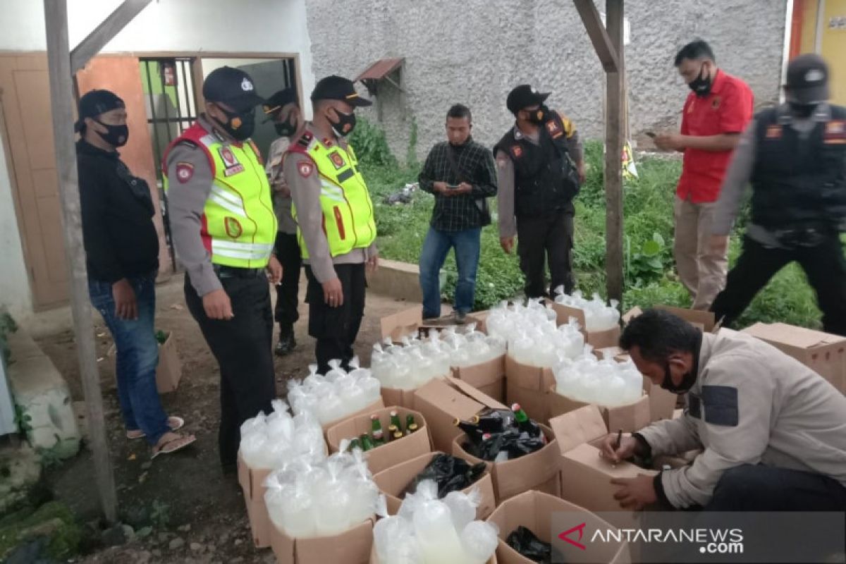 400 minuman keras hendak diedarkan malam tahun baru di Bandung disita