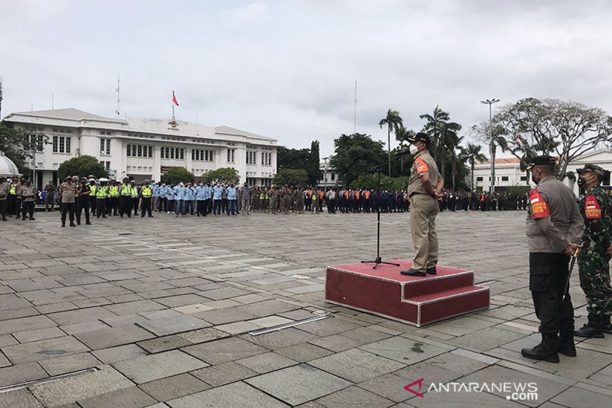 Jakarta Barat siagakan 742 personel untuk patrol malam Tahun Baru 2021