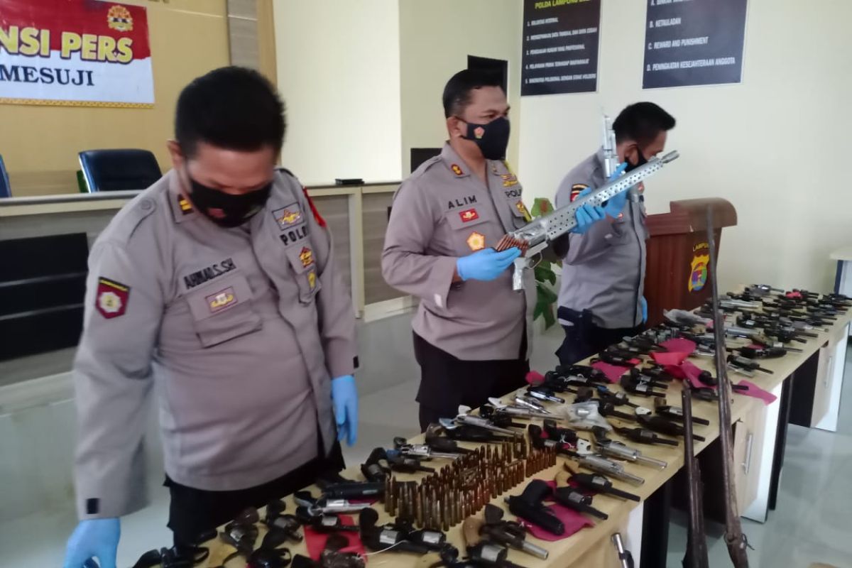 Polres Mesuji, Lampung sita 171 senpi rakitan dan laras panjang