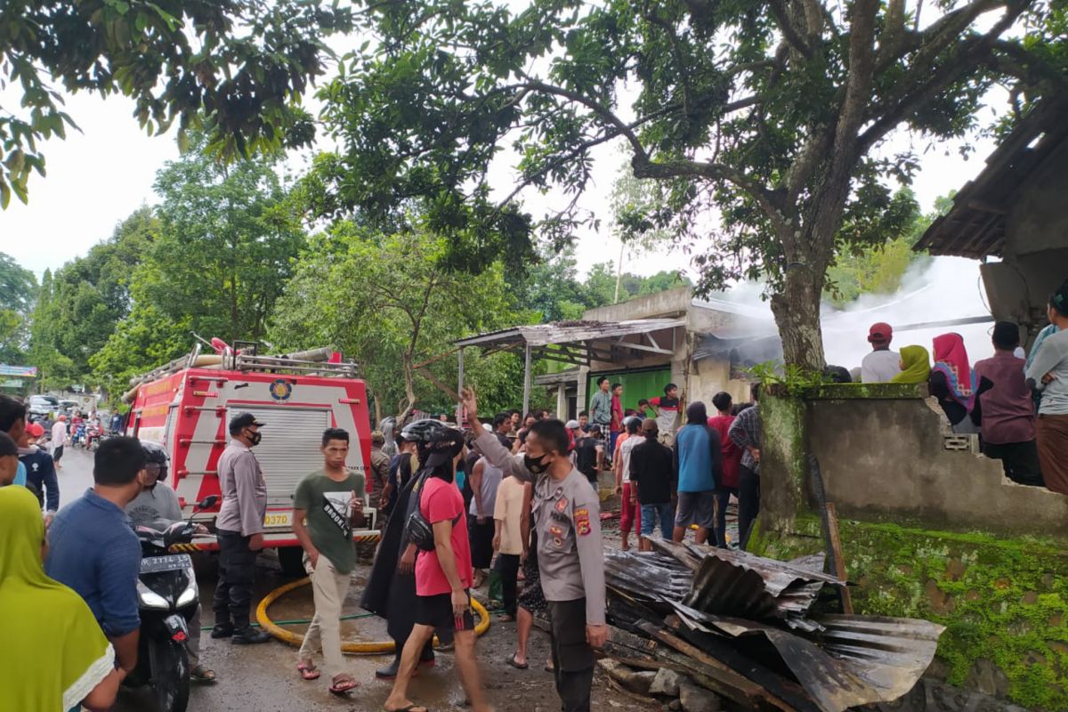 Rumah dan kios di Lombok Tengah ludes terbakar
