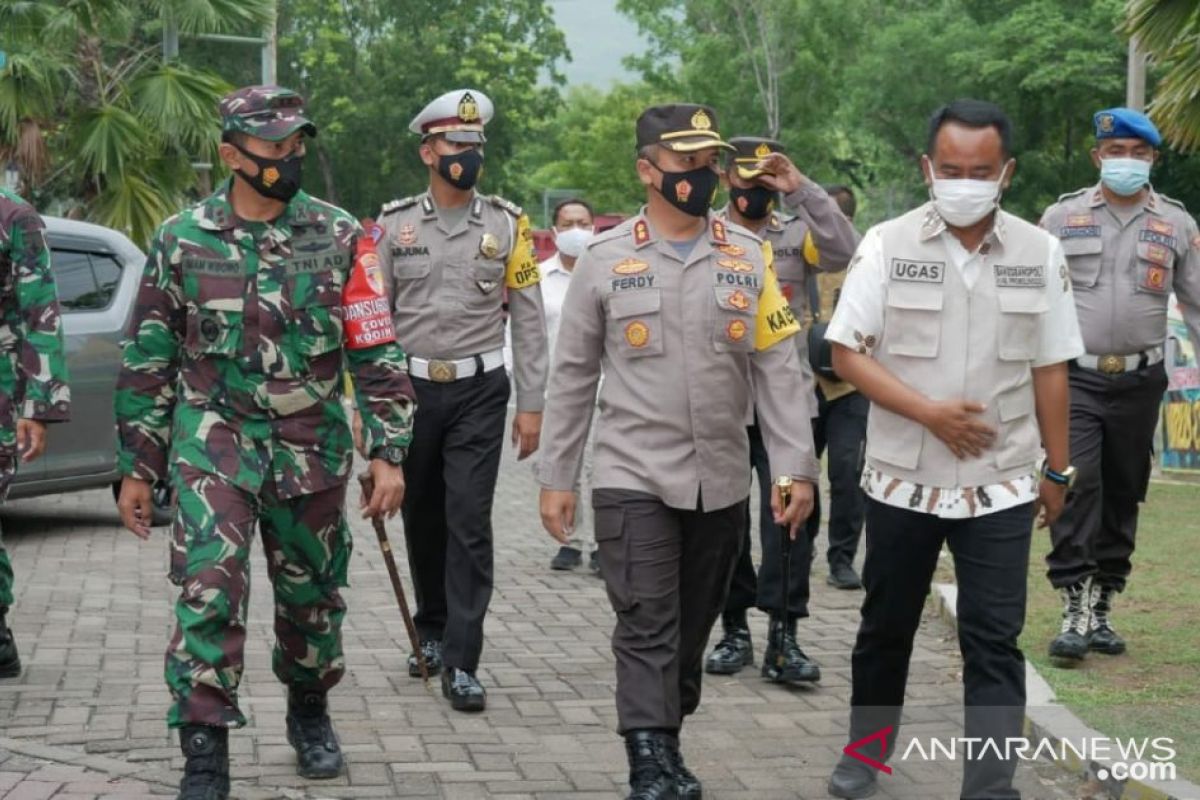 Satgas Probolinggo bersama Polri-TNI operasi yustisi jam malam saat tahun baru